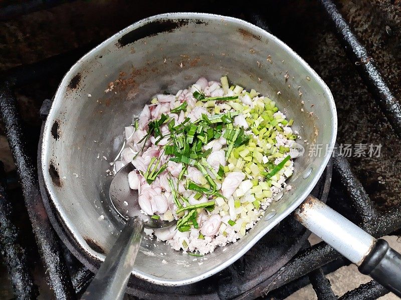 烹饪泰国食物-辣猪肉沙拉(Larb Moo)